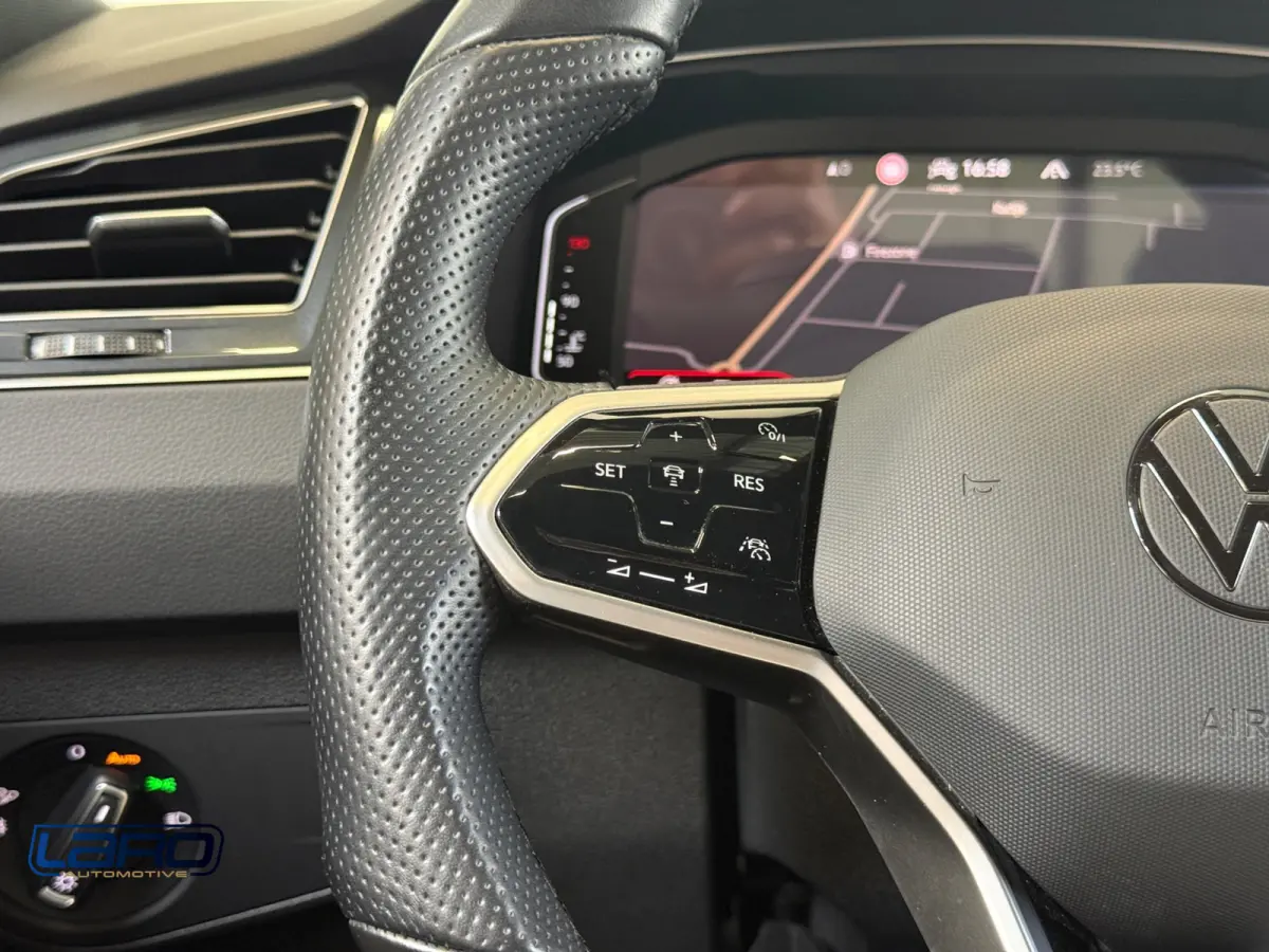 1.5 TSI R-Line |Trekhaak IQ.Lights Camera Sfeer CarPlay Elek kofferklep
