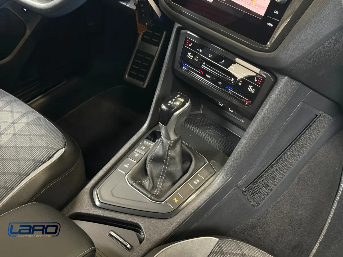 1.5 TSI R-Line |Trekhaak IQ.Lights Camera Sfeer CarPlay Elek kofferklep