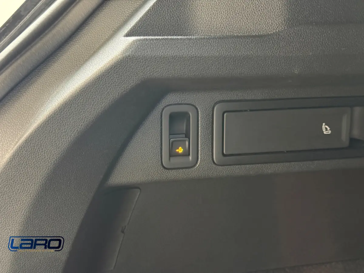 1.5 TSI R-Line |Trekhaak IQ.Lights Camera Sfeer CarPlay Elek kofferklep