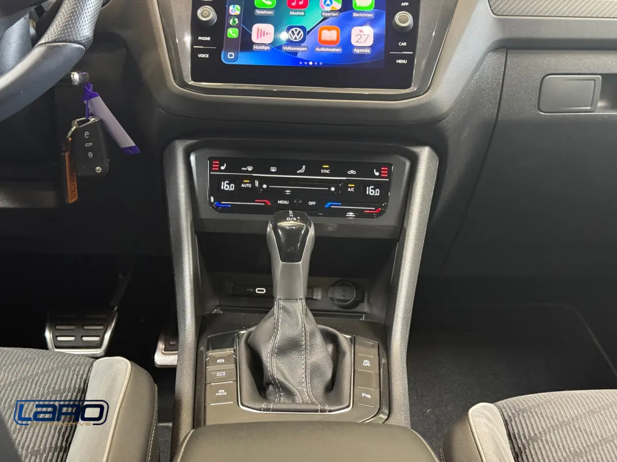 1.5 TSI R-Line |Trekhaak IQ.Lights Camera Sfeer CarPlay Elek kofferklep