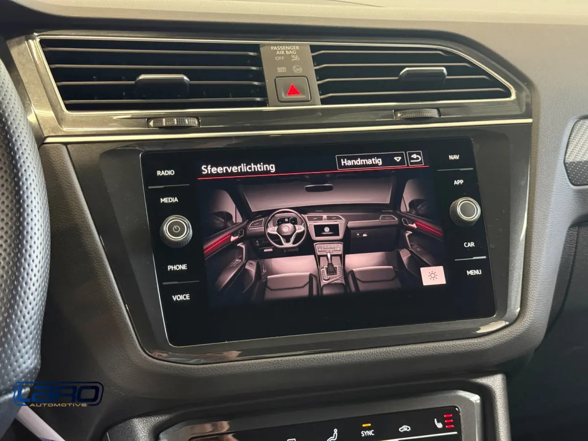 1.5 TSI R-Line |Trekhaak IQ.Lights Camera Sfeer CarPlay Elek kofferklep