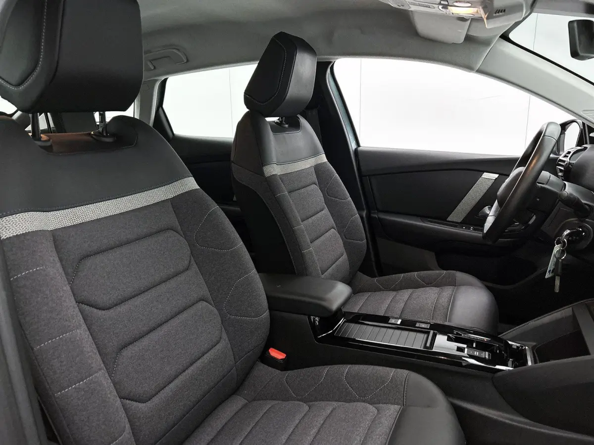 You 136pk 50 kWh automaat | 3 Fase | Warmtepomp | Apple Carplay/Android Auto | Climate Control | Full-LED | Parkeersensoren |
