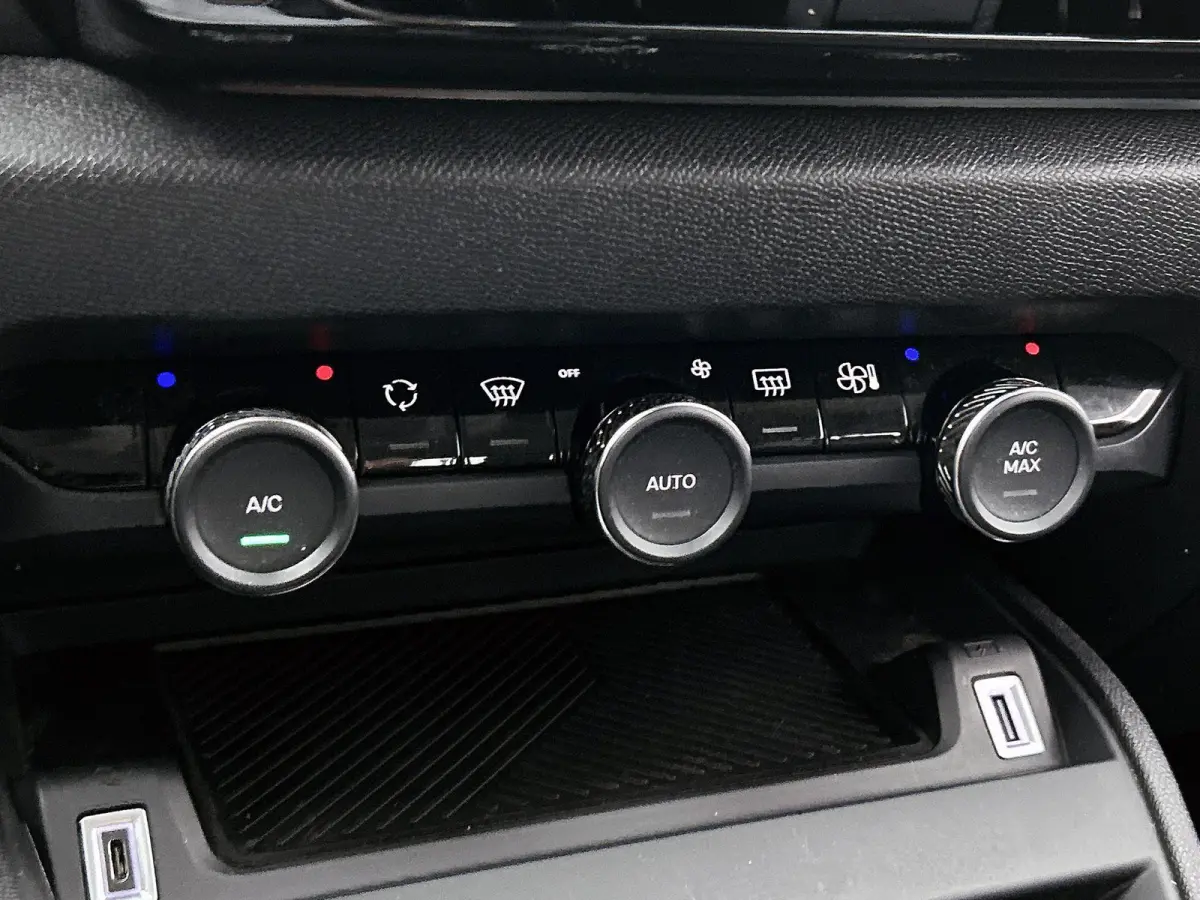 You 136pk 50 kWh automaat | 3 Fase | Warmtepomp | Apple Carplay/Android Auto | Climate Control | Full-LED | Parkeersensoren |