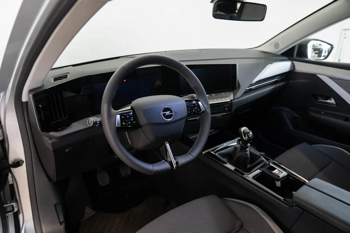 1.2 Turbo Edition | Tot 8 Jaar Garantie! | Navigatie | Camera | Parkeersensoren | Climate Controle | Stoel en Stuurverwarming |