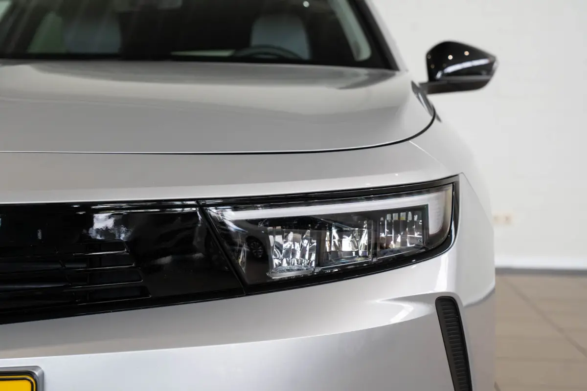 1.2 Turbo Edition | Tot 8 Jaar Garantie! | Navigatie | Camera | Parkeersensoren | Climate Controle | Stoel en Stuurverwarming |