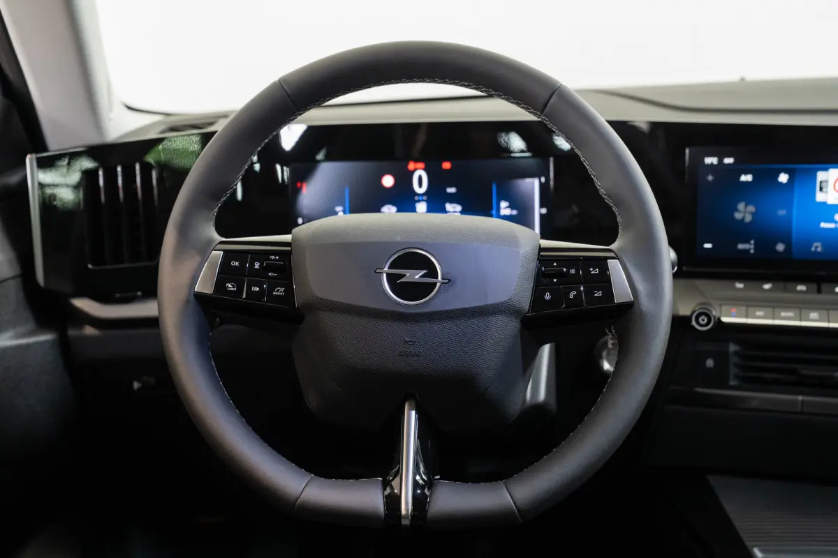 1.2 Turbo Edition | Tot 8 Jaar Garantie! | Navigatie | Camera | Parkeersensoren | Climate Controle | Stoel en Stuurverwarming |