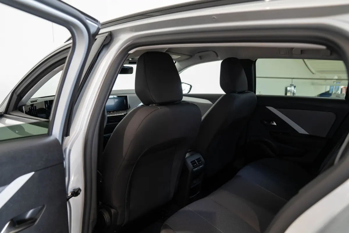 1.2 Turbo Edition | Tot 8 Jaar Garantie! | Navigatie | Camera | Parkeersensoren | Climate Controle | Stoel en Stuurverwarming |