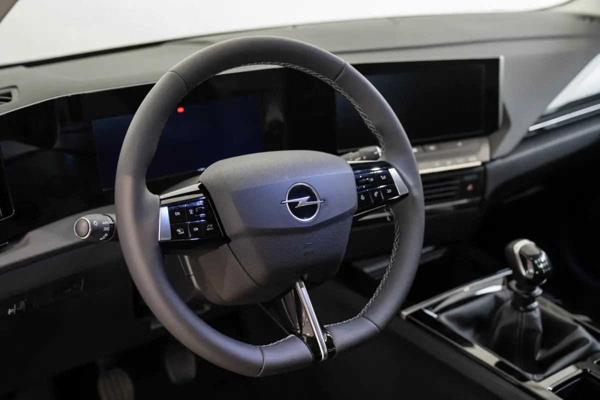 1.2 Turbo Edition | Tot 8 Jaar Garantie! | Navigatie | Camera | Parkeersensoren | Climate Controle | Stoel en Stuurverwarming |