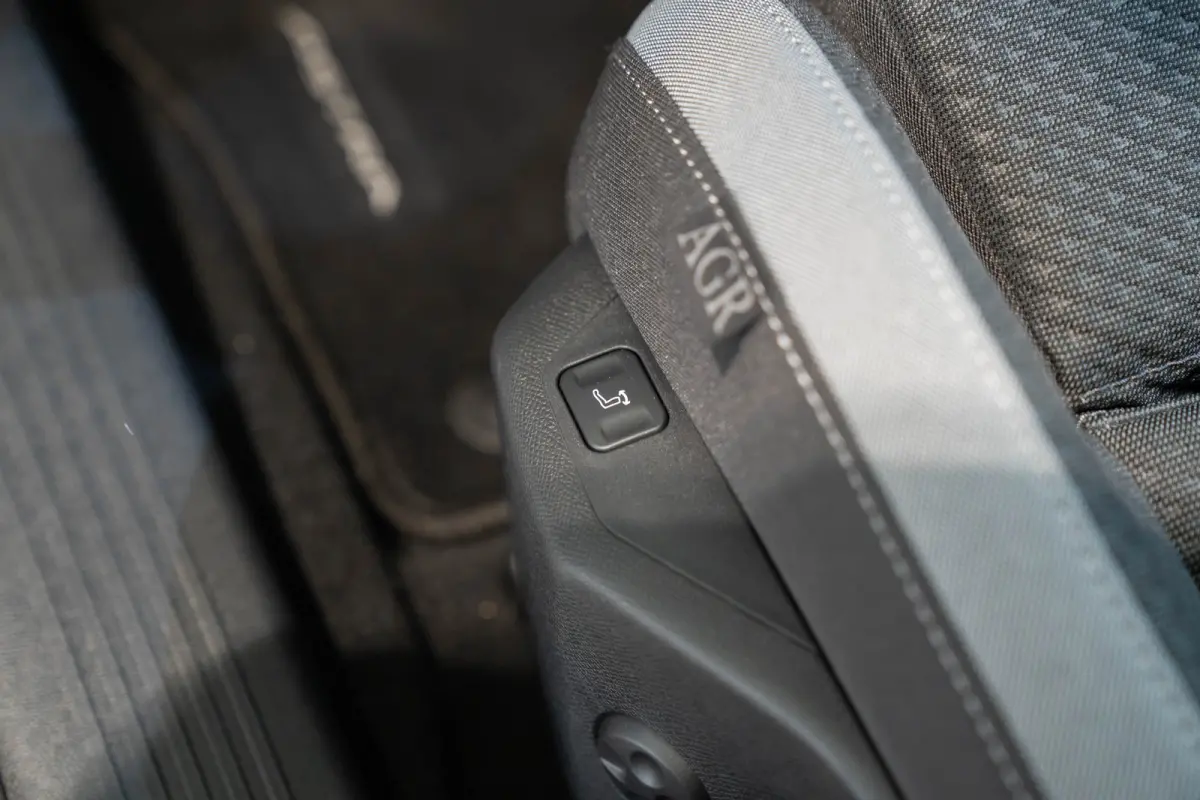 1.2 Turbo Edition | Tot 8 Jaar Garantie! | Navigatie | Camera | Parkeersensoren | Climate Controle | Stoel en Stuurverwarming |