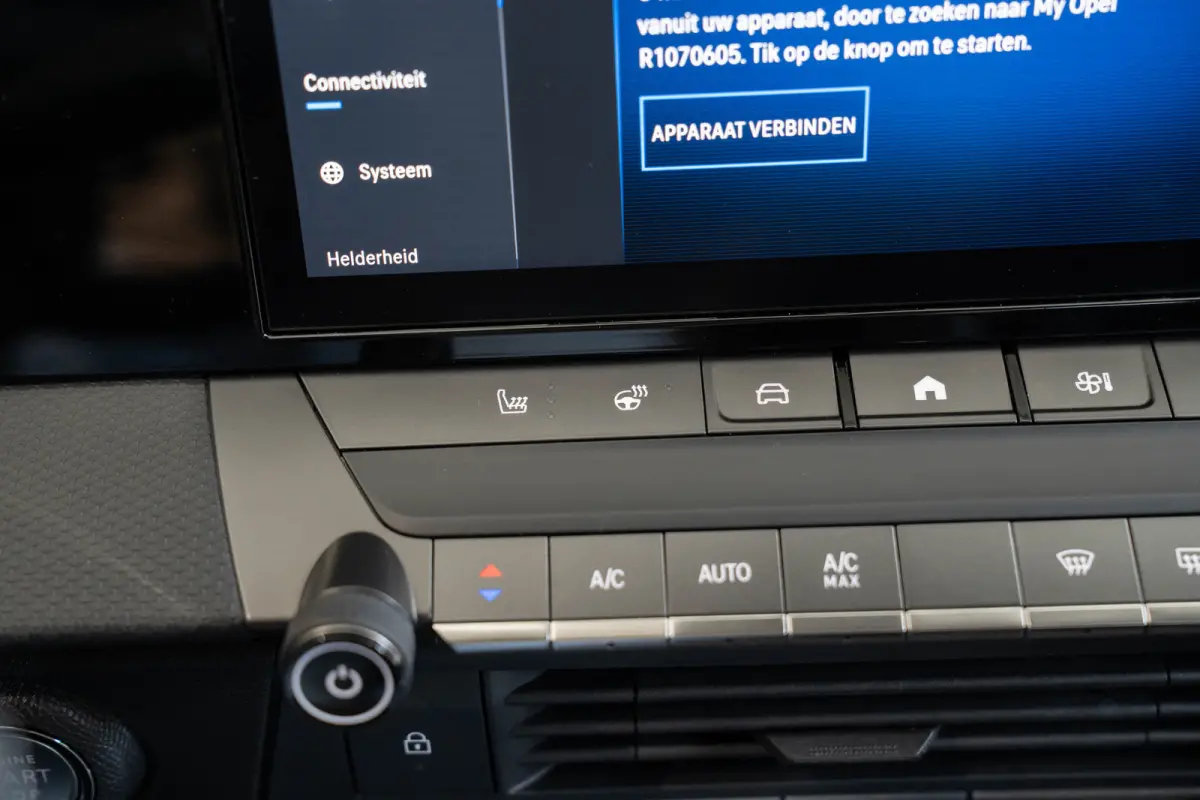 1.2 Turbo Edition | Tot 8 Jaar Garantie! | Navigatie | Camera | Parkeersensoren | Climate Controle | Stoel en Stuurverwarming |
