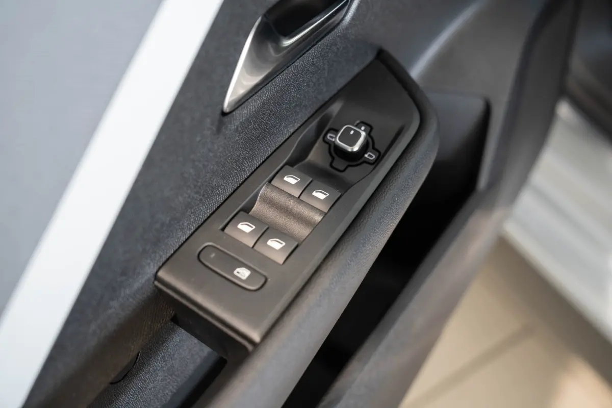 1.2 Turbo Edition | Tot 8 Jaar Garantie! | Navigatie | Camera | Parkeersensoren | Climate Controle | Stoel en Stuurverwarming |