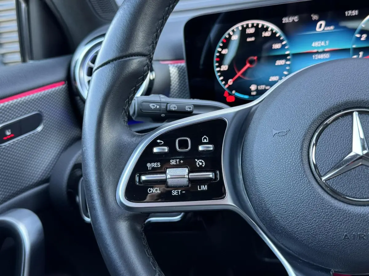 180 Premium Plus|Ambient Lights|CarPlay|Widescreen