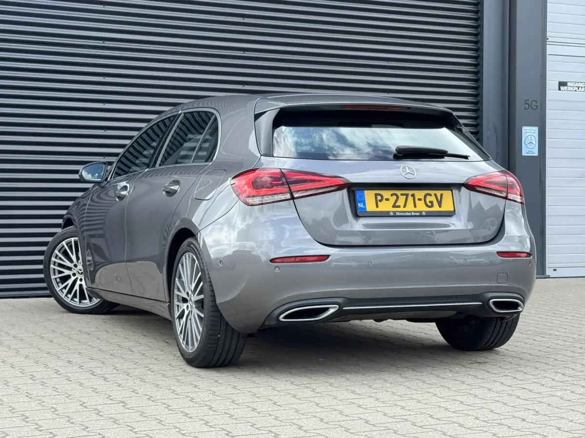 180 Premium Plus|Ambient Lights|CarPlay|Widescreen