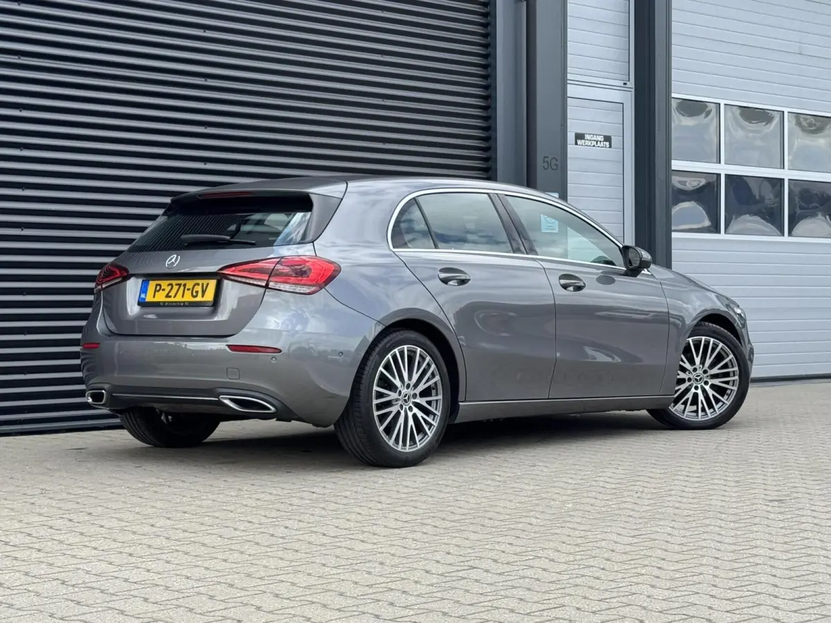 180 Premium Plus|Ambient Lights|CarPlay|Widescreen