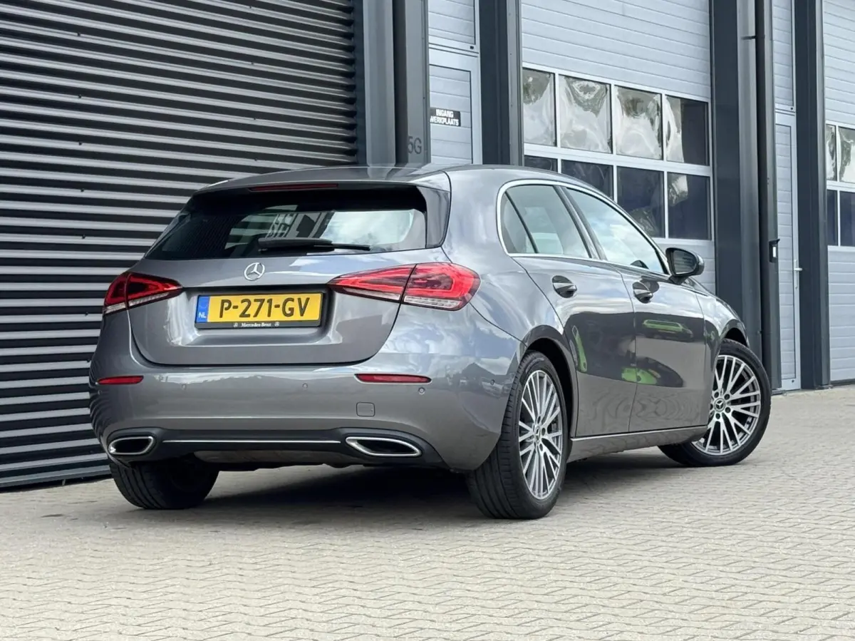 180 Premium Plus|Ambient Lights|CarPlay|Widescreen