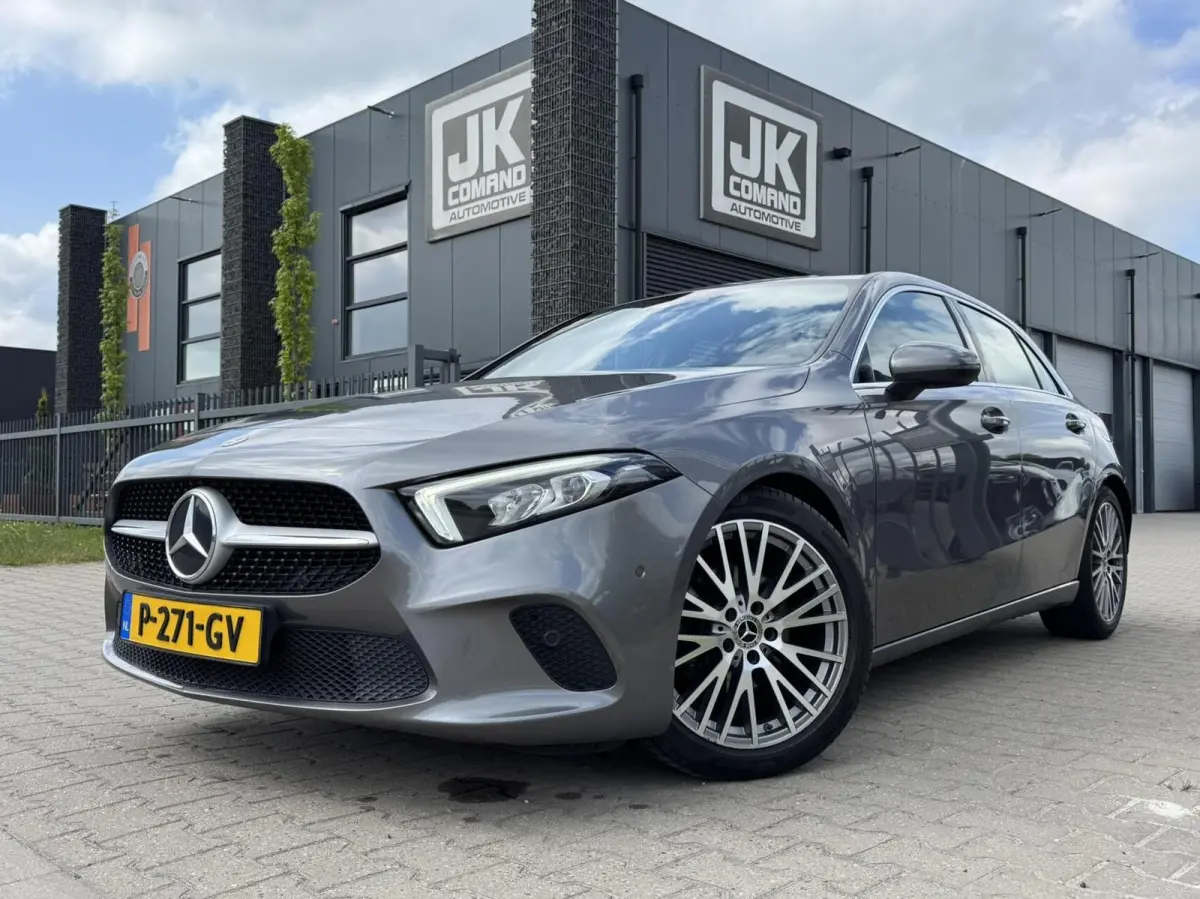 180 Premium Plus|Ambient Lights|CarPlay|Widescreen