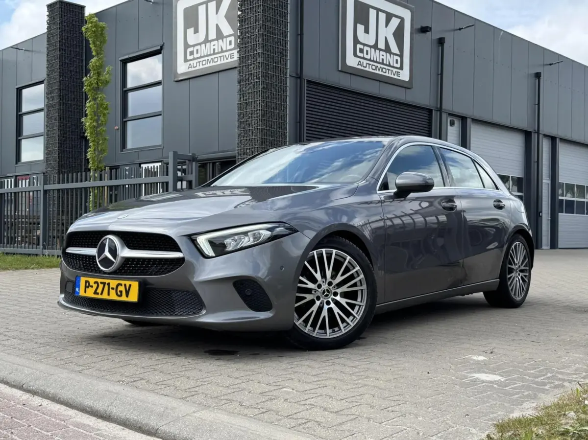 180 Premium Plus|Ambient Lights|CarPlay|Widescreen
