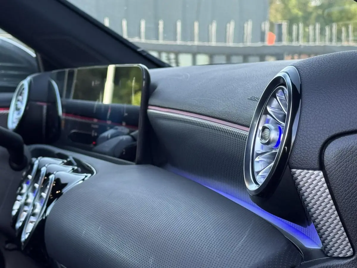 180 Premium Plus|Ambient Lights|CarPlay|Widescreen