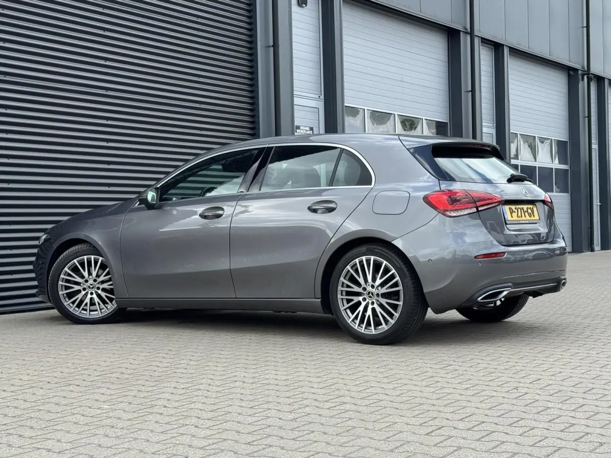 180 Premium Plus|Ambient Lights|CarPlay|Widescreen