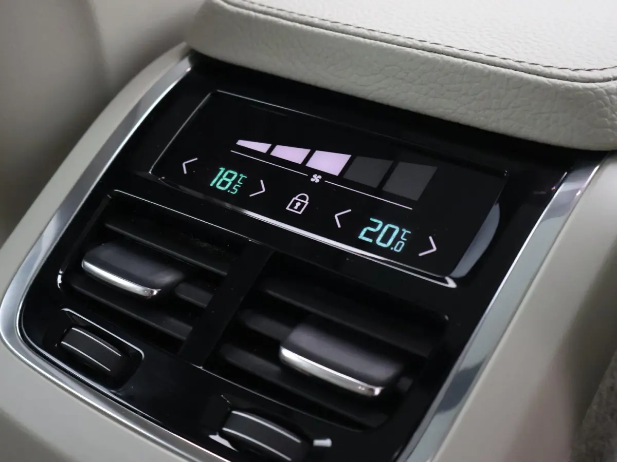 2.0 T8 TWIN ENGINE INSCRIPTION + TREKHAAK | BOWERS & WILKINS | 360 CAMERA | PANORAMA | ADAPTIVE CRUISE