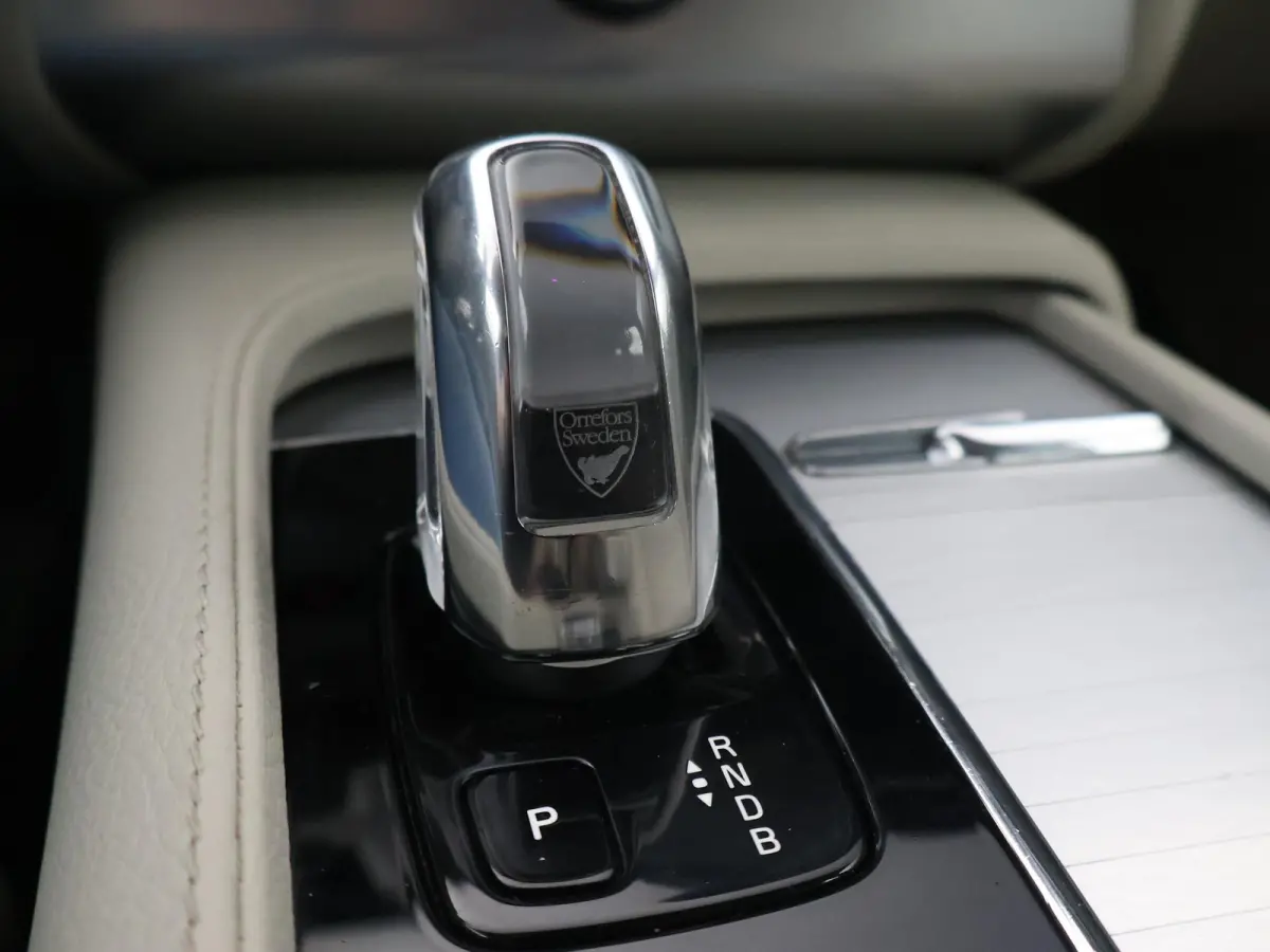 2.0 T8 TWIN ENGINE INSCRIPTION + TREKHAAK | BOWERS & WILKINS | 360 CAMERA | PANORAMA | ADAPTIVE CRUISE