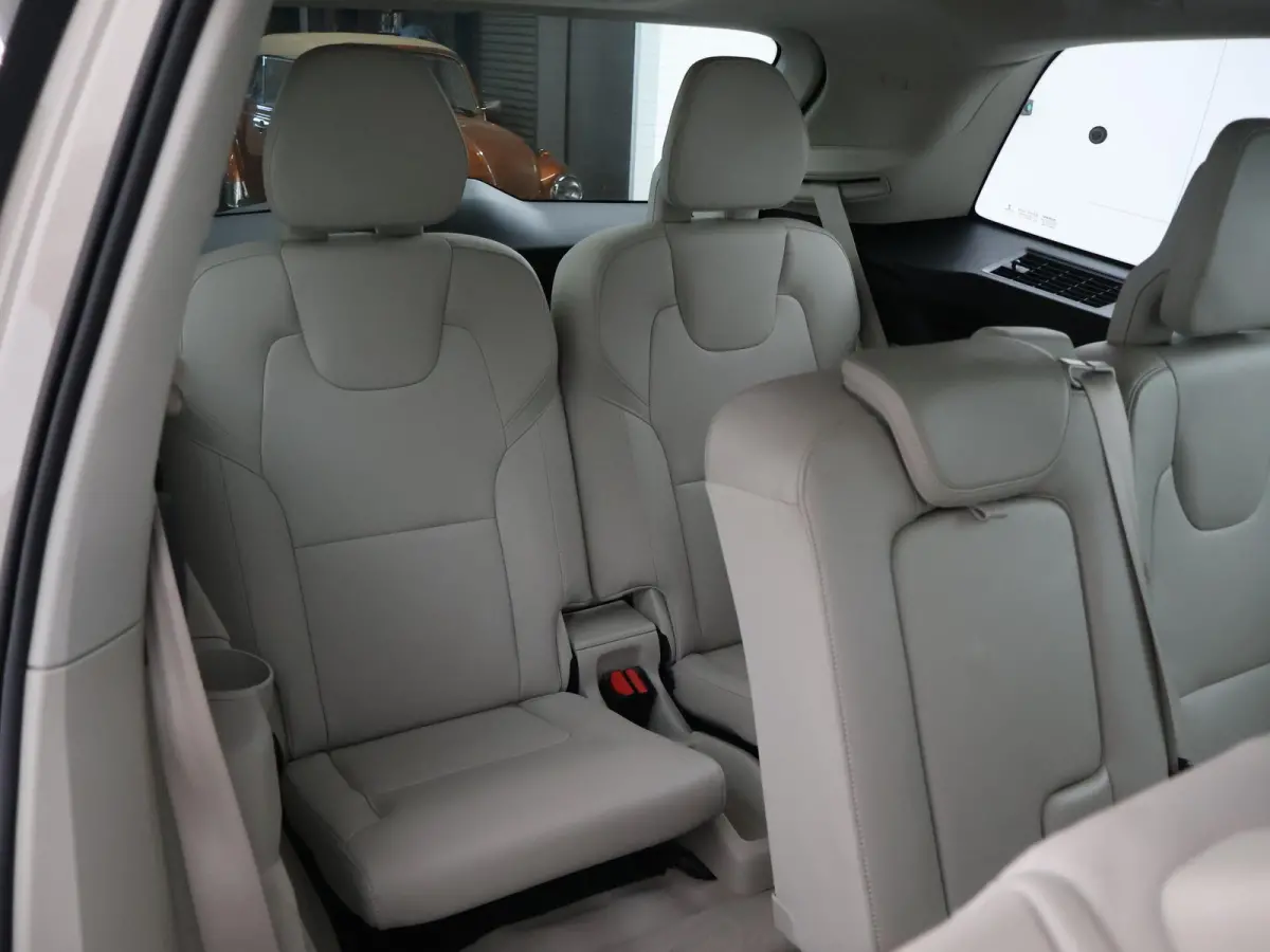 2.0 T8 TWIN ENGINE INSCRIPTION + TREKHAAK | BOWERS & WILKINS | 360 CAMERA | PANORAMA | ADAPTIVE CRUISE