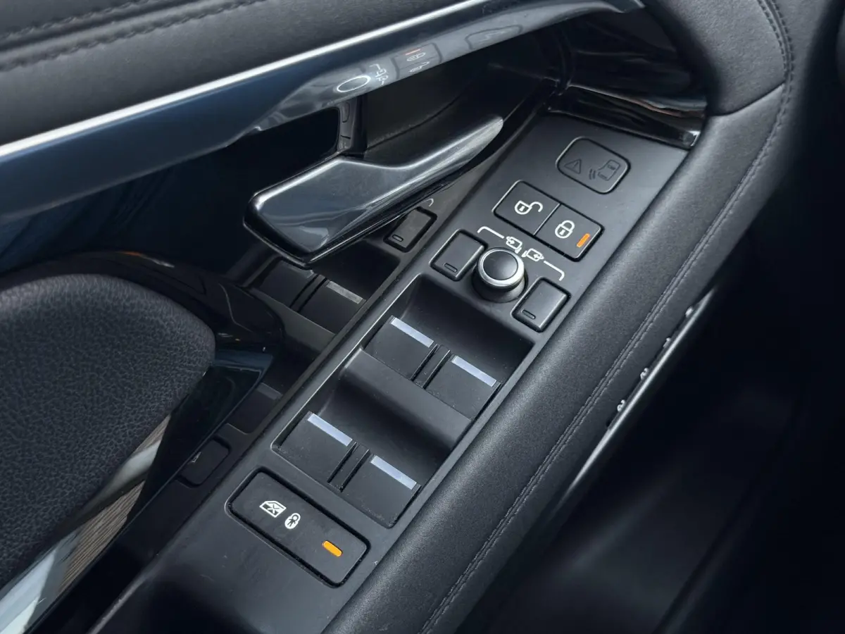 2.0 P200 AWD R-Dynamic SE 1e Eigenaar|Navi|Clima|Pano|Cruise|Camera|PDC P+A|Carplay|Stoelverw|Leder|Nieuwe APK bij aflevering