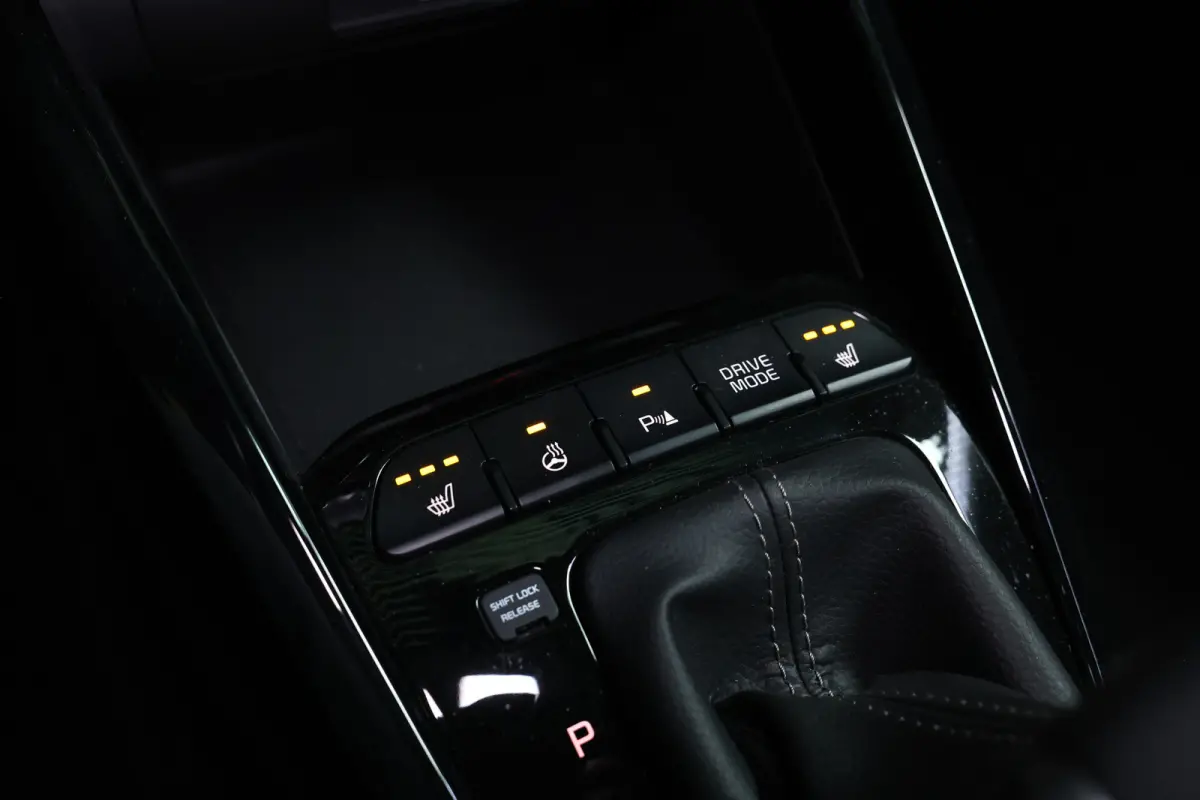 1.0 T-GDI Hybrid LEDER CARPLAY NAVI CAMERA PDC CLIMA STOELVW KEYLESS "21