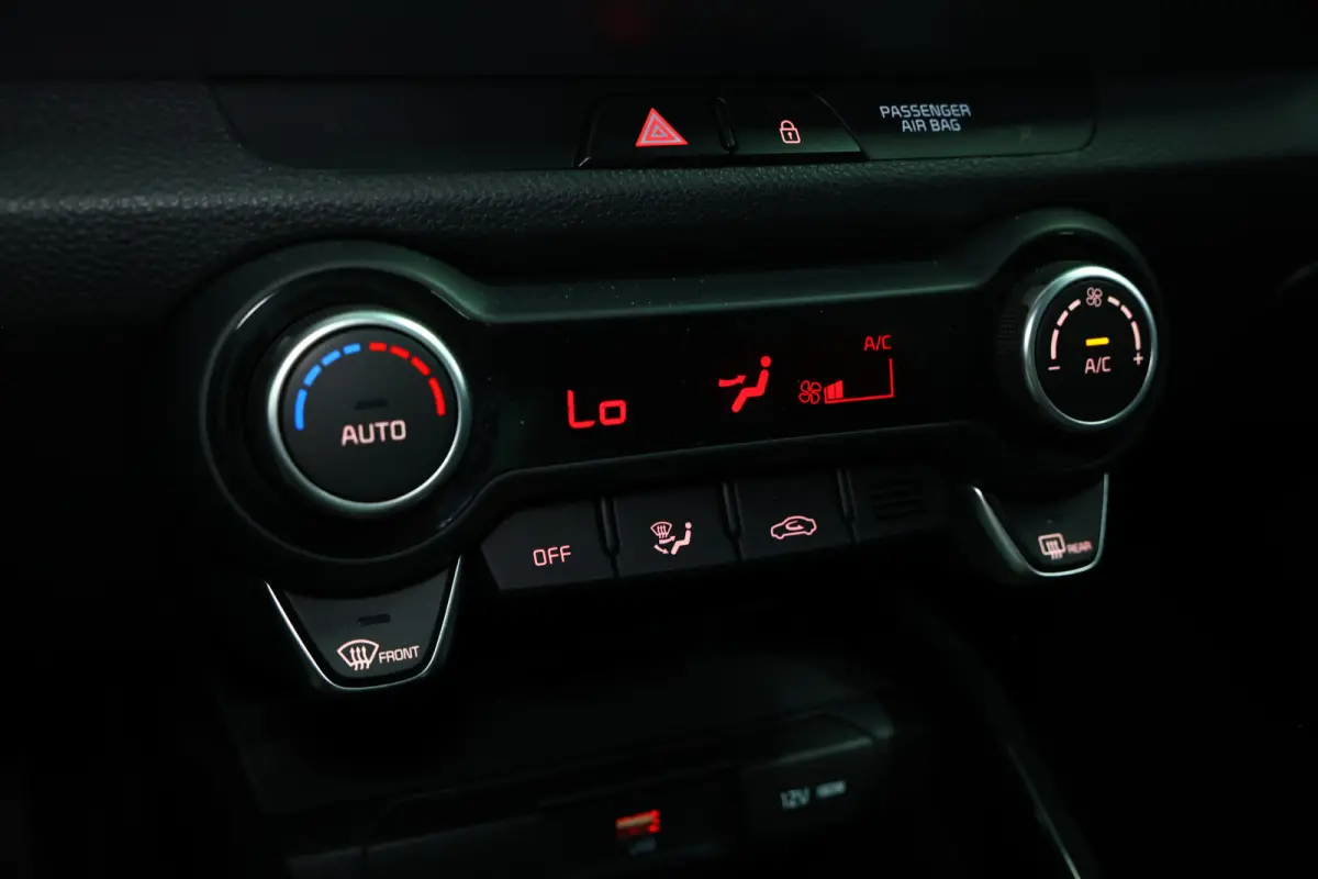 1.0 T-GDI Hybrid LEDER CARPLAY NAVI CAMERA PDC CLIMA STOELVW KEYLESS "21