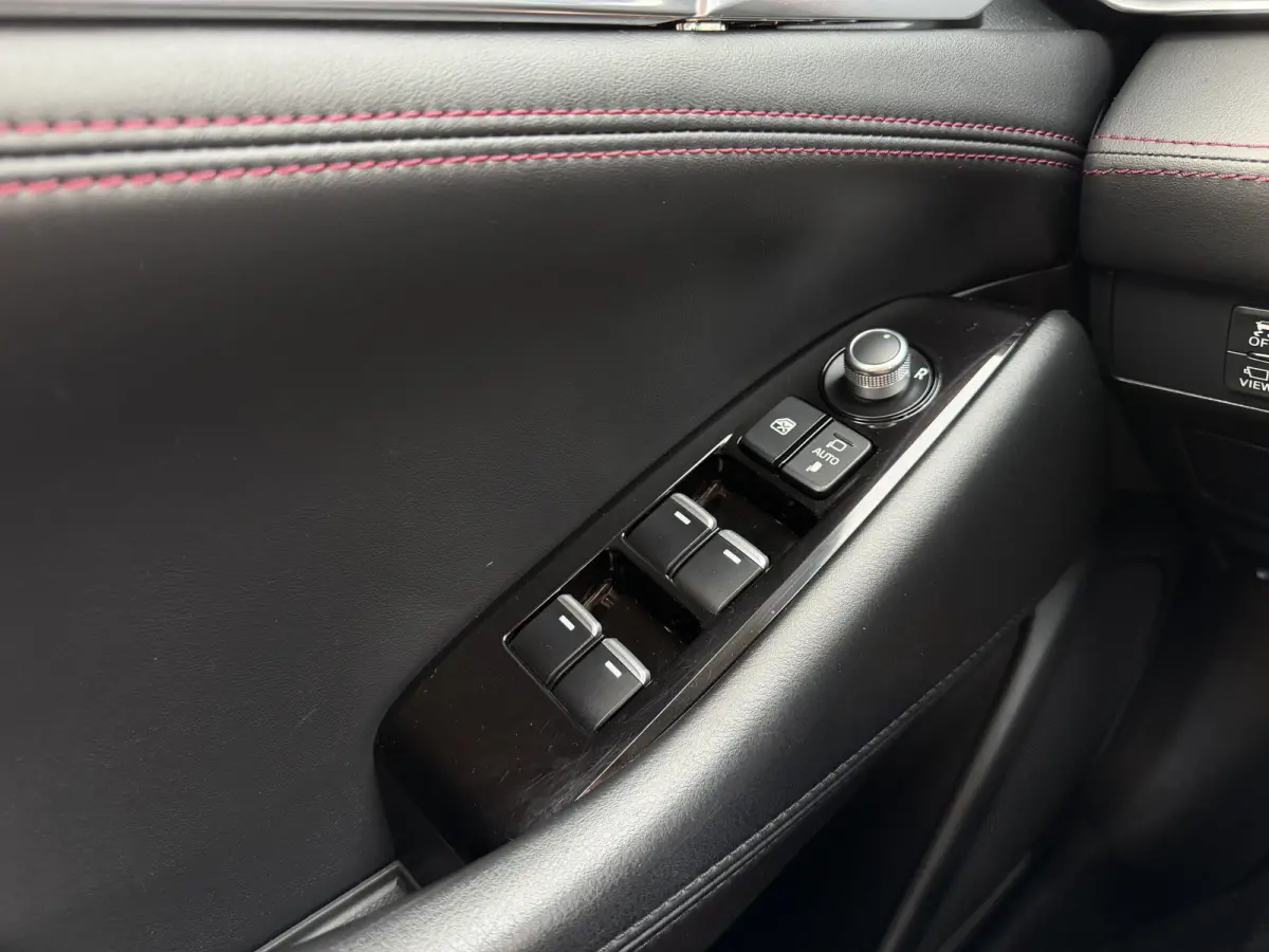 2.0 SkyActiv-G 165 Luxury / Automaat / Camera / Carplay / verw. & gev. v. stoelen / Leder /