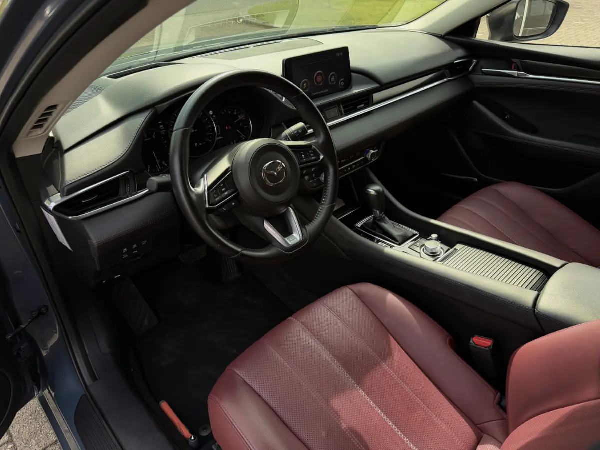 2.0 SkyActiv-G 165 Luxury / Automaat / Camera / Carplay / verw. & gev. v. stoelen / Leder /