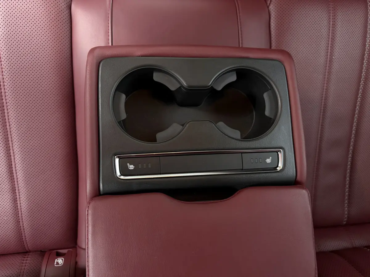 2.0 SkyActiv-G 165 Luxury / Automaat / Camera / Carplay / verw. & gev. v. stoelen / Leder /