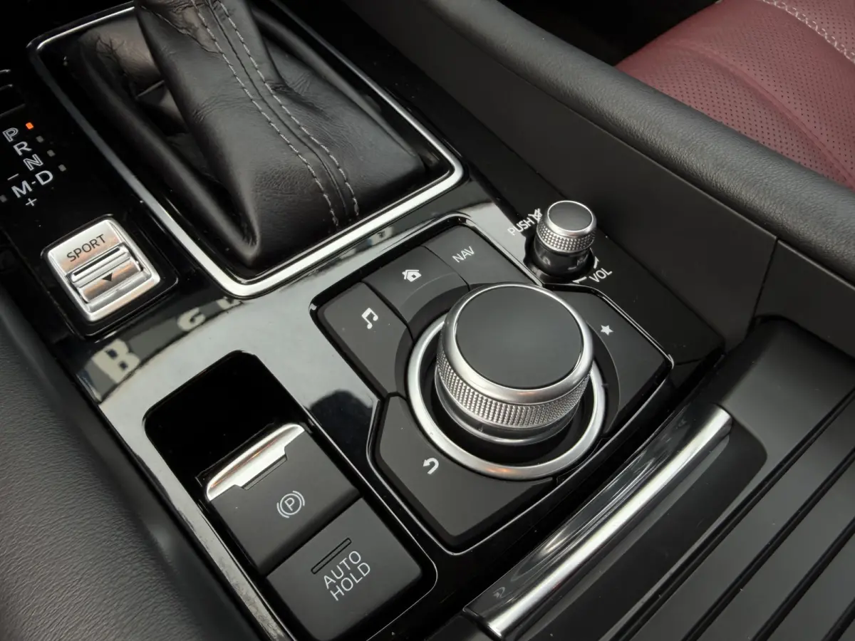 2.0 SkyActiv-G 165 Luxury / Automaat / Camera / Carplay / verw. & gev. v. stoelen / Leder /