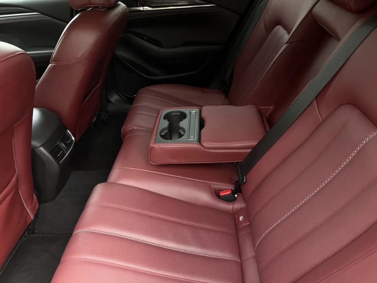 2.0 SkyActiv-G 165 Luxury / Automaat / Camera / Carplay / verw. & gev. v. stoelen / Leder /