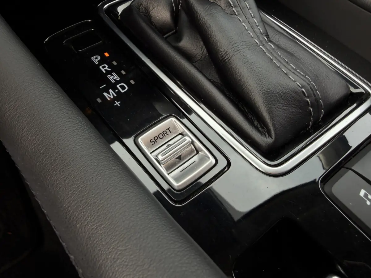 2.0 SkyActiv-G 165 Luxury / Automaat / Camera / Carplay / verw. & gev. v. stoelen / Leder /