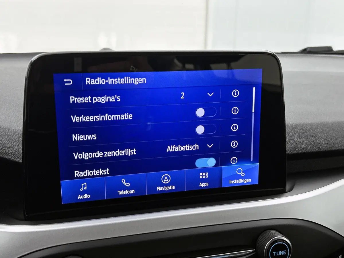 1.0 EcoBoost Trend Edition Business (NAVIGATIE, CARPLAY, PDC, STUURBEDIENING, 1e EIGENAAR)