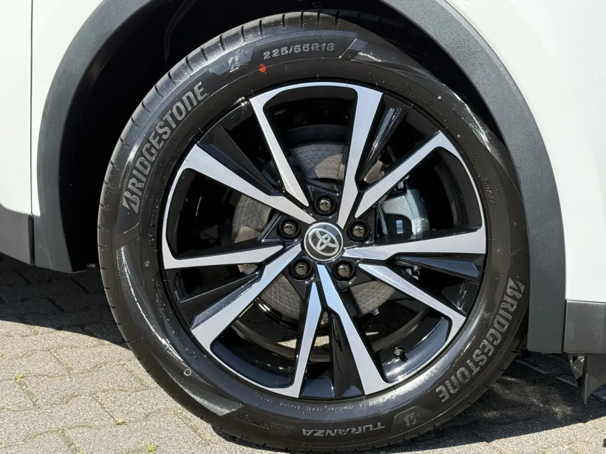 1.8 Hybrid 140 Dynamic | ACC | CarPlay | Camera | Keyless | 18 inch