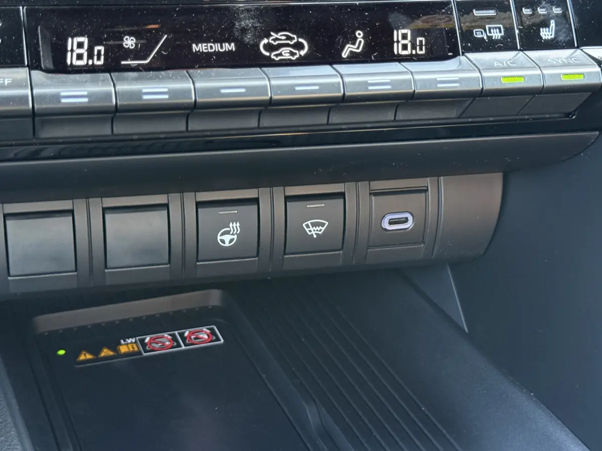 1.8 Hybrid 140 Dynamic | ACC | CarPlay | Camera | Keyless | 18 inch