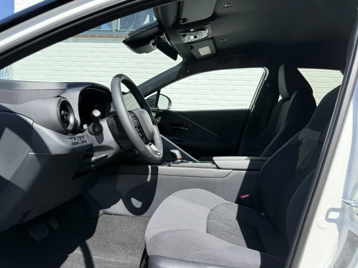 1.8 Hybrid 140 Dynamic | ACC | CarPlay | Camera | Keyless | 18 inch