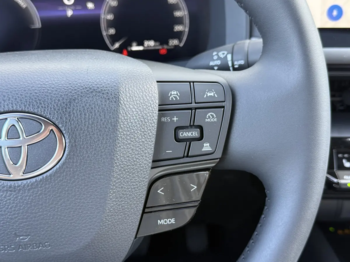 1.8 Hybrid 140 Dynamic | ACC | CarPlay | Camera | Keyless | 18 inch