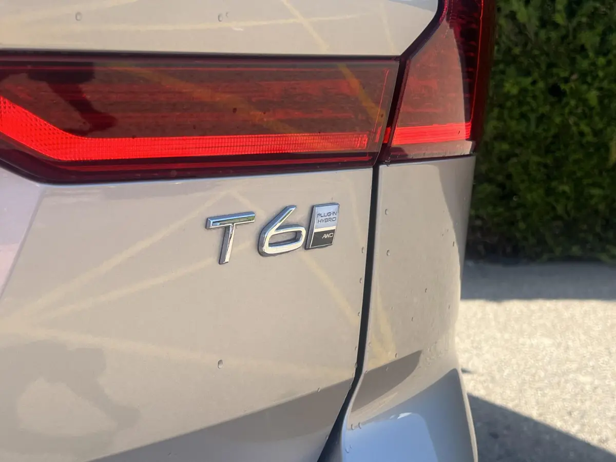 T6 Plug-in hybrid AWD Plus Dark