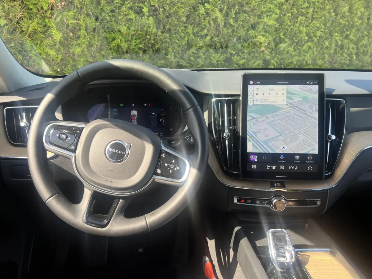 T6 Plug-in hybrid AWD Plus Dark