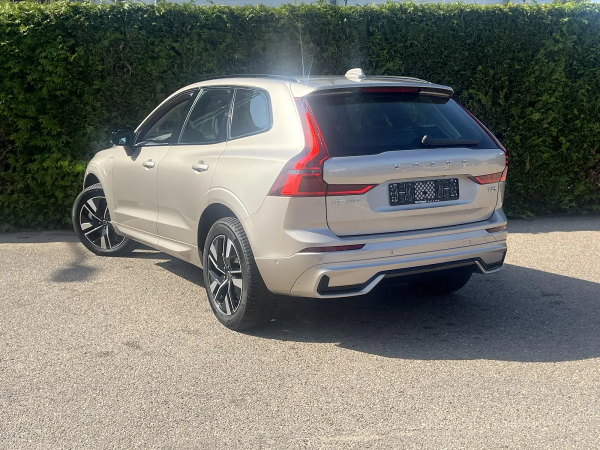 T6 Plug-in hybrid AWD Plus Dark