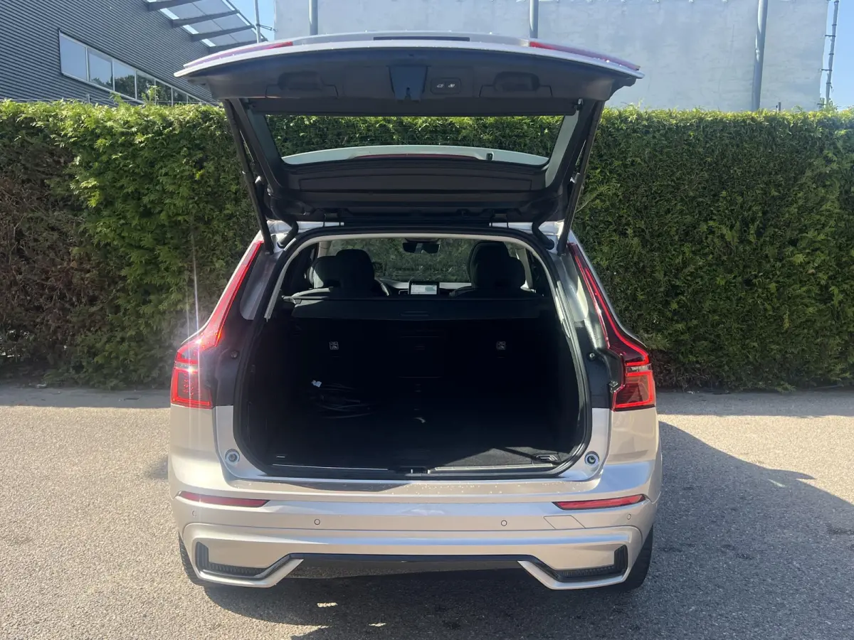 T6 Plug-in hybrid AWD Plus Dark