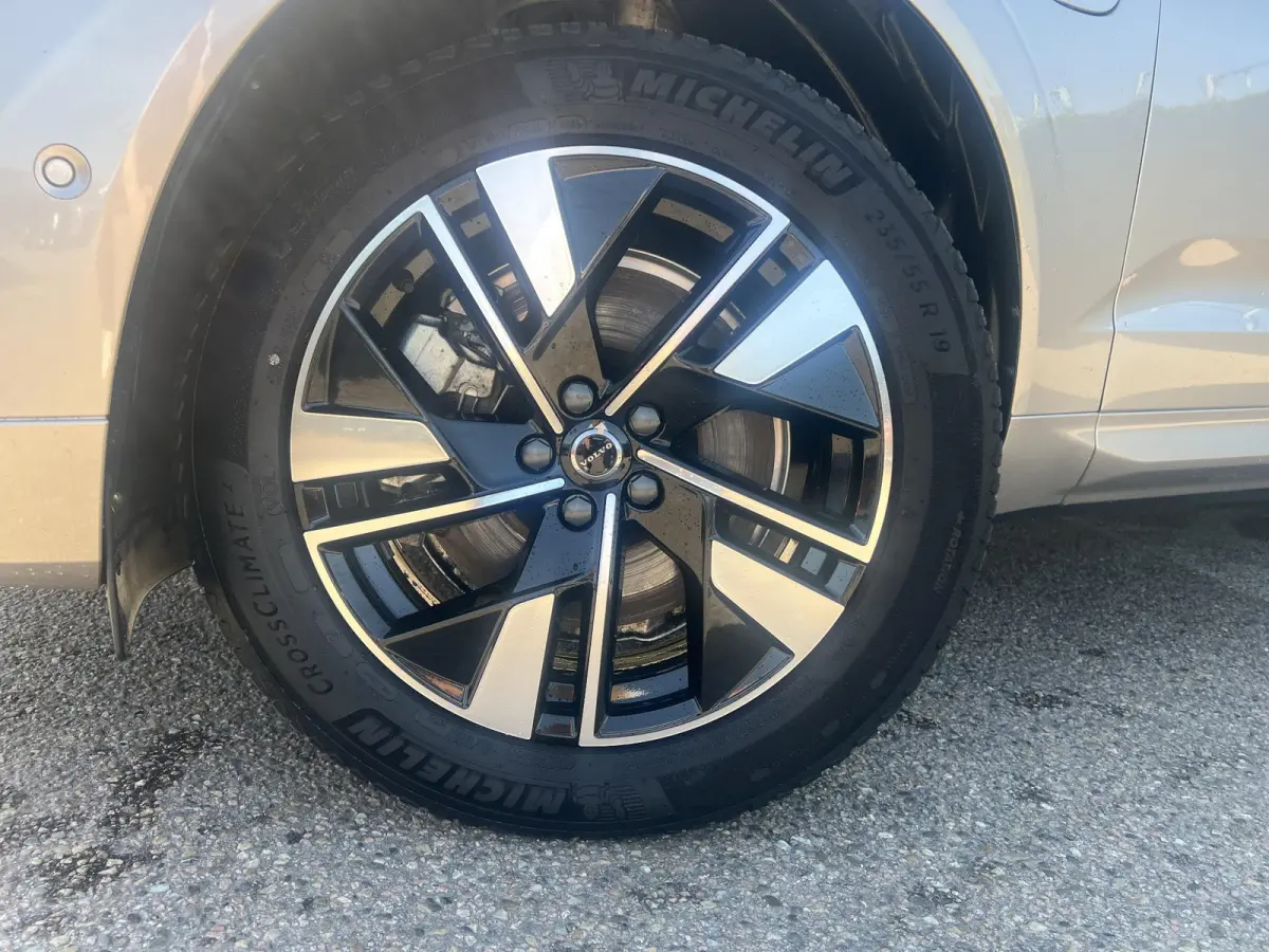 T6 Plug-in hybrid AWD Plus Dark