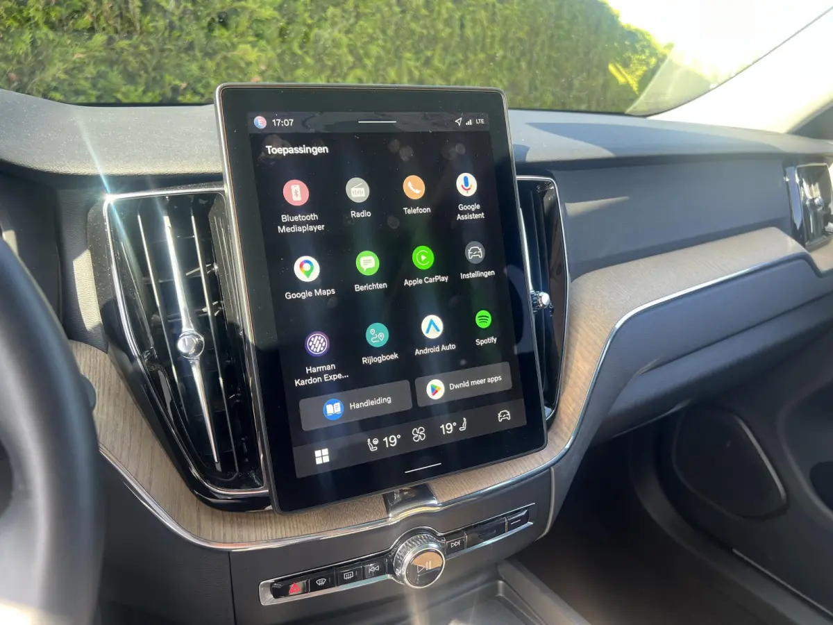 T6 Plug-in hybrid AWD Plus Dark