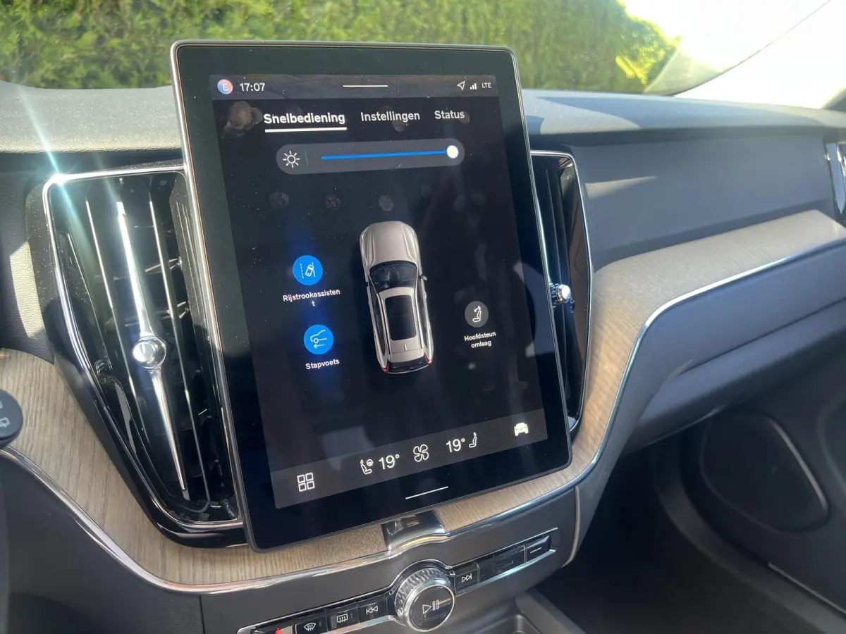 T6 Plug-in hybrid AWD Plus Dark