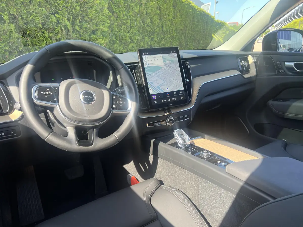 T6 Plug-in hybrid AWD Plus Dark