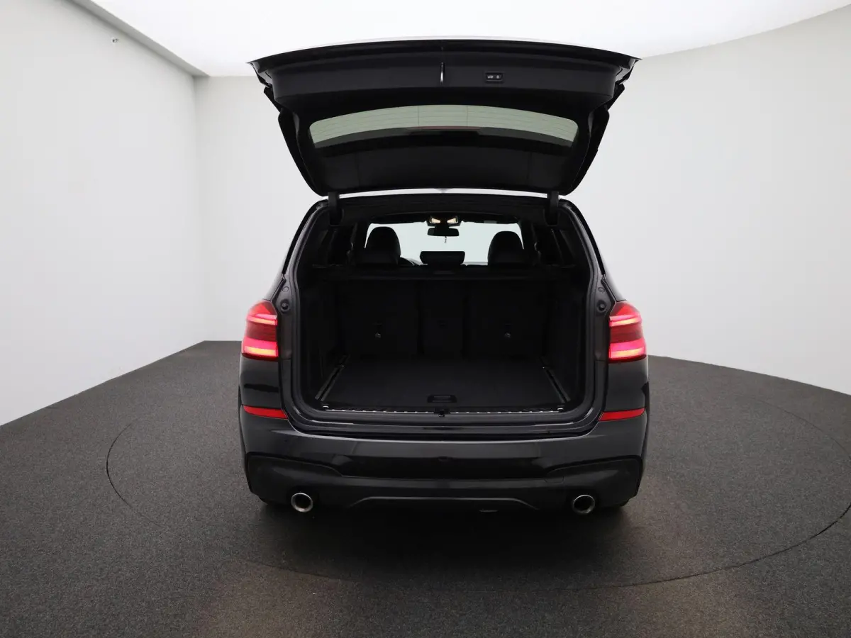 xDrive30i High Executive | Automaat | Apple Carplay / Android Auto | M-Pakket | Panoramadak | Achteruitrijcamera | Parkeersensoren | Sfeerlichting | Stoelverwarming |