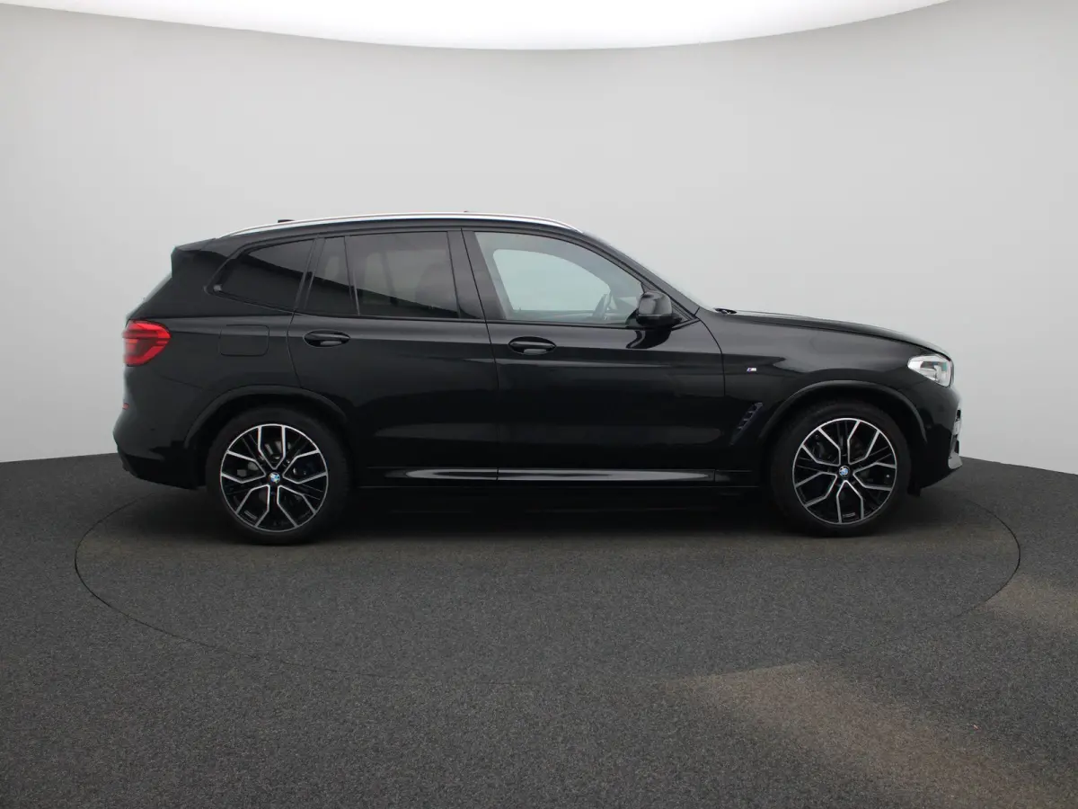 xDrive30i High Executive | Automaat | Apple Carplay / Android Auto | M-Pakket | Panoramadak | Achteruitrijcamera | Parkeersensoren | Sfeerlichting | Stoelverwarming |